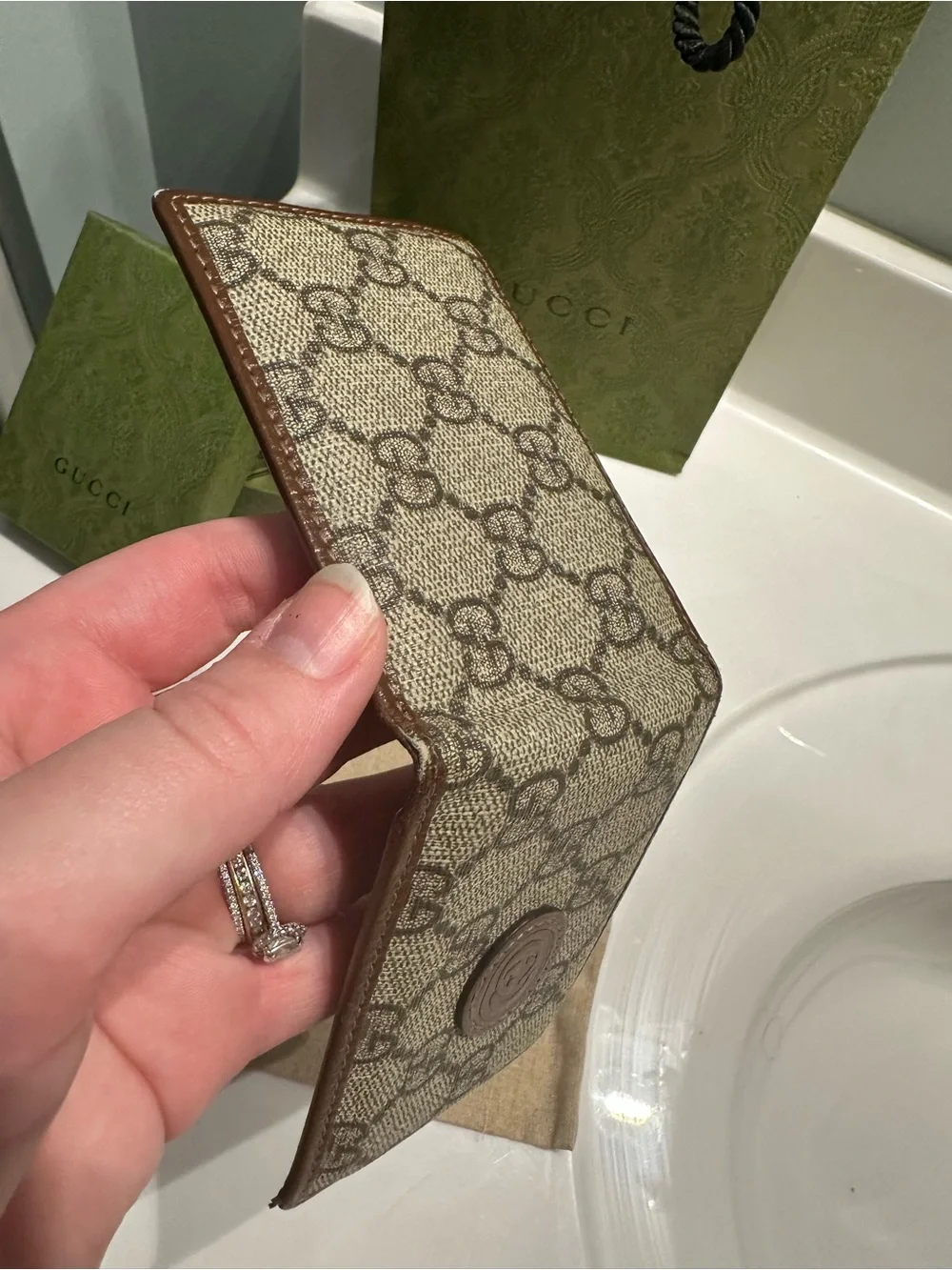 Gucci GG Supreme Bifold Wallet — Men’s — Beige/Brown